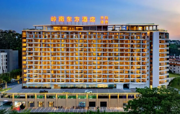 【送晚餐+流溪河门票】￥1188抢购从化岭南东方温泉酒店！住静谧套房1房1厅(私家泡池)！享中西式早餐+美食套餐！打卡天际温泉&泳池，果园采摘，赠送土鸡蛋特产！天然氧吧，泡暖冬温泉~